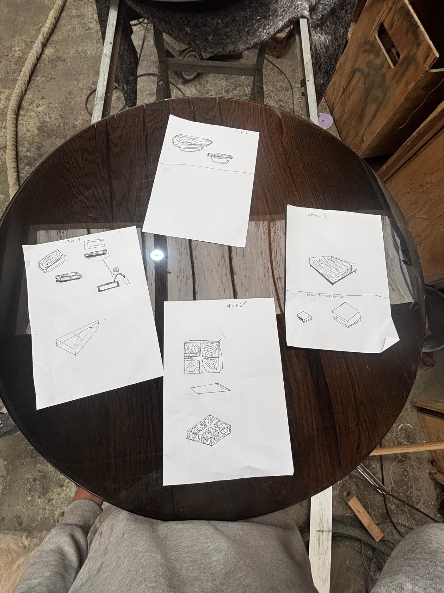 Salontafel — ontwerpschetsen: drie opties uitgewerkt op een bestaand blad